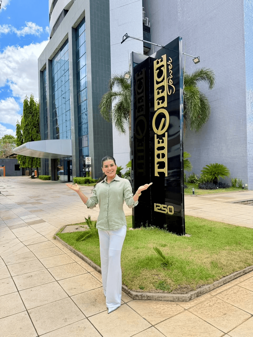 Fachada do edifício The Office Tower, onde fica a loja Audistore em Teresina